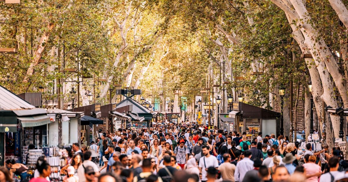 Tourists urged to avoid ‘friendly strangers’ asking for help on holiday for 1 reason