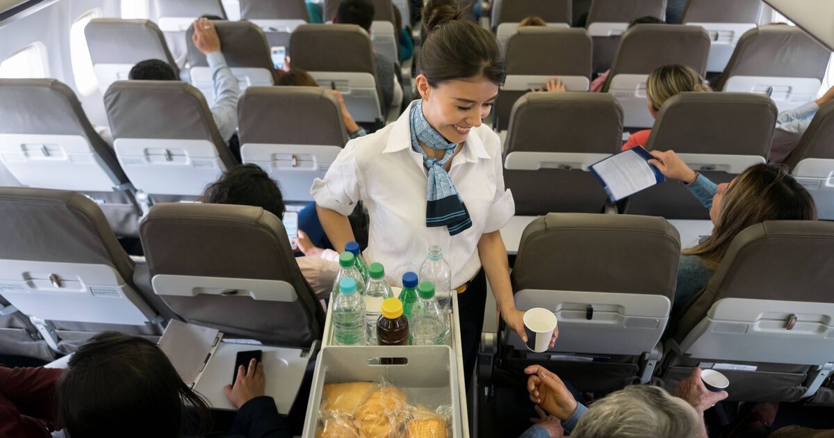Doctor issues warning to anyone who eats plane food on flights