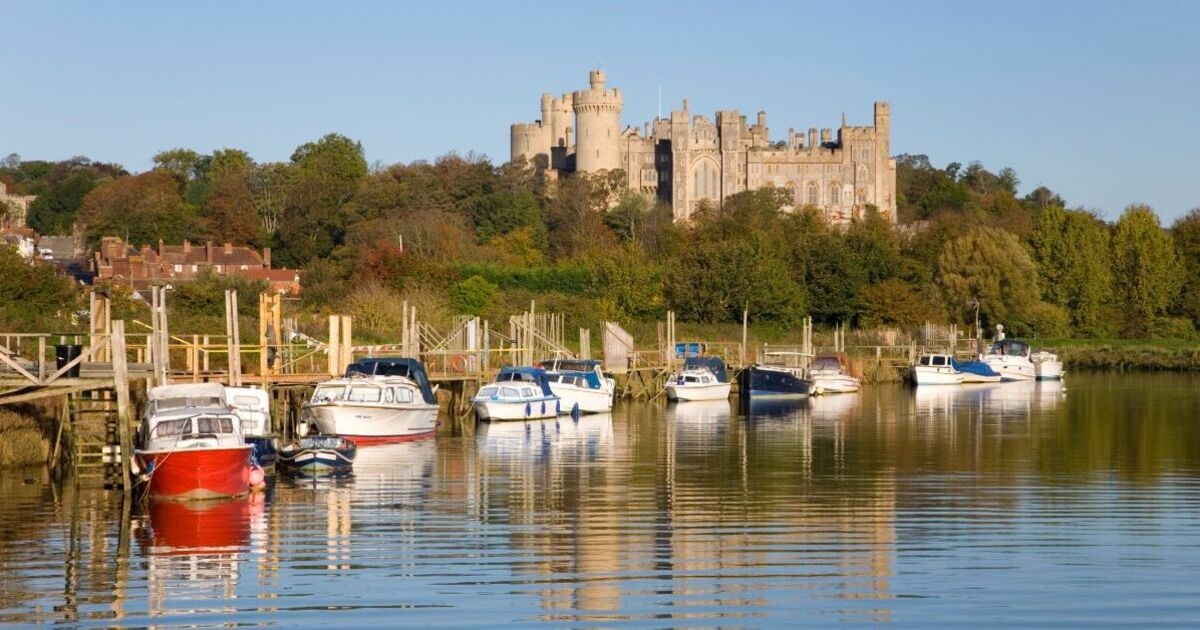 Das märchenhafte britische Städtchen, das zur Weihnachtszeit wunderschön ist und mit seinen malerischen, inhabergeführten Läden besticht.