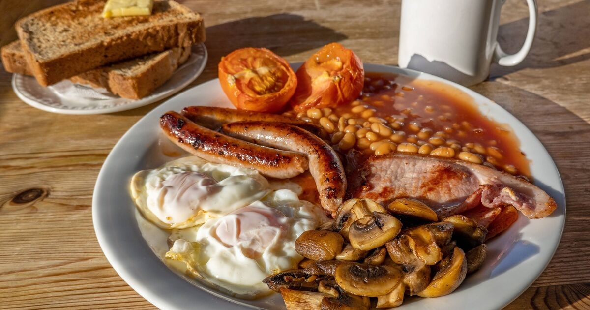 Brits flock to Wetherspoons-like pub where pints and full English are under £3
