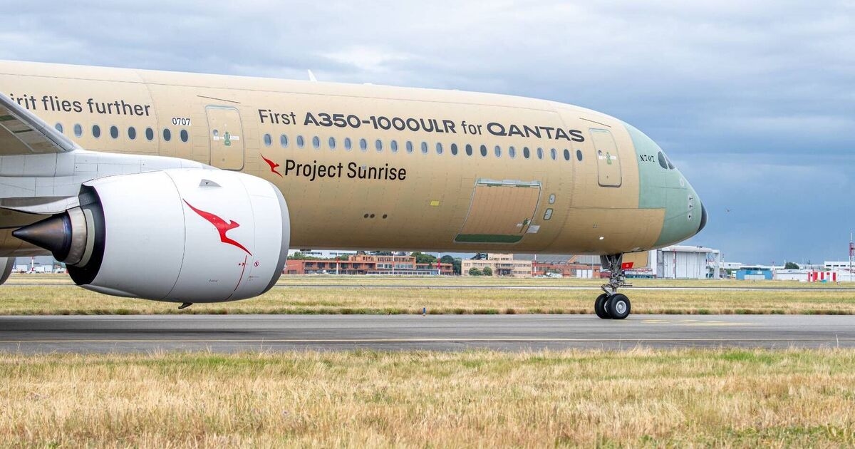 World's longest flight lasting 22 hours non-stop hits key milestone
