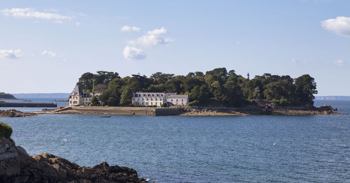 L'isola di proprietà britannica con appena 200 abitanti, raggiungibile solo con un viaggio in mare di 6 giorni
