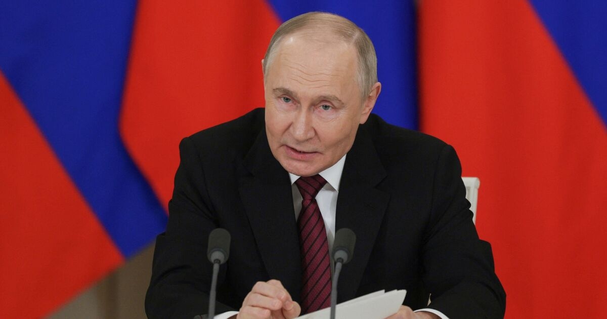 Poutine appelle à des négociations directes avec l'Ukraine dans un rare discours de fin de soirée alors qu'il donne une date limite