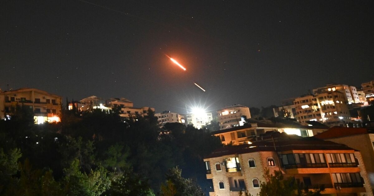 Israel-Irán EN DIRECTO: Tres muertos en ataque con misiles iraníes contra Tel Aviv