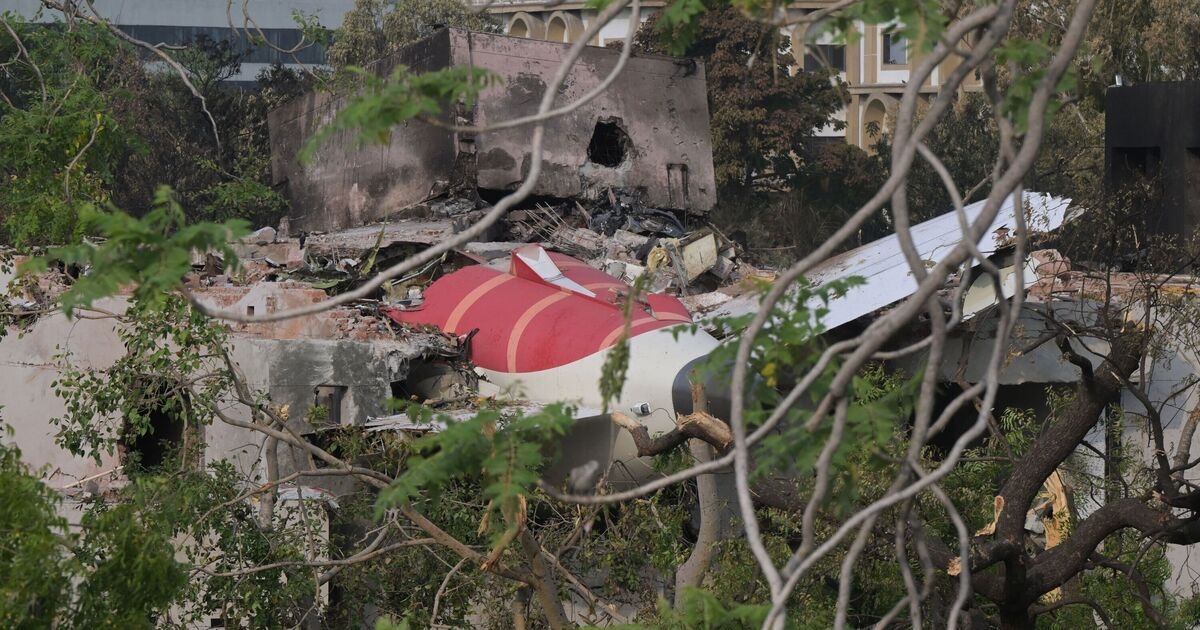 Ministério das Relações Exteriores do Reino Unido emite atualização urgente após terrível acidente de avião da Air India