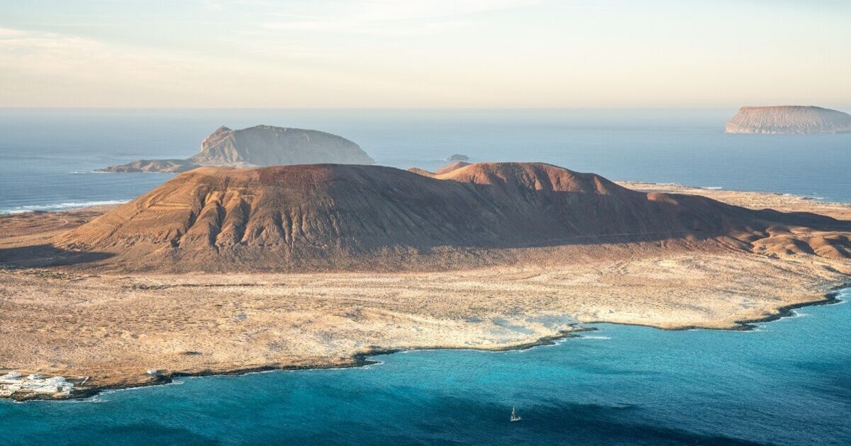 Pánico en Canarias tras la emisión de una inusual 'alerta negra' para la isla y la advertencia a los turistas de 'mantenerse alejados'