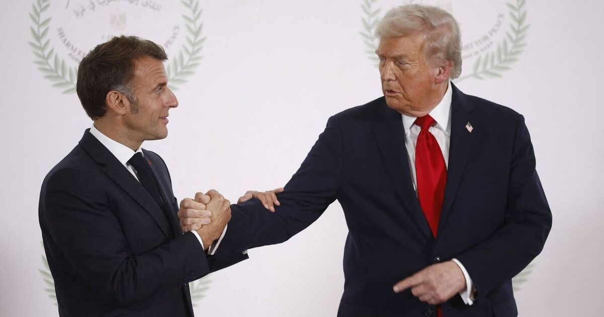 Czytnik ust ujawnia pięciosłowową groźbę Donalda Trumpa skierowaną do Emmanuela Macrona podczas napiętego uścisku dłoni