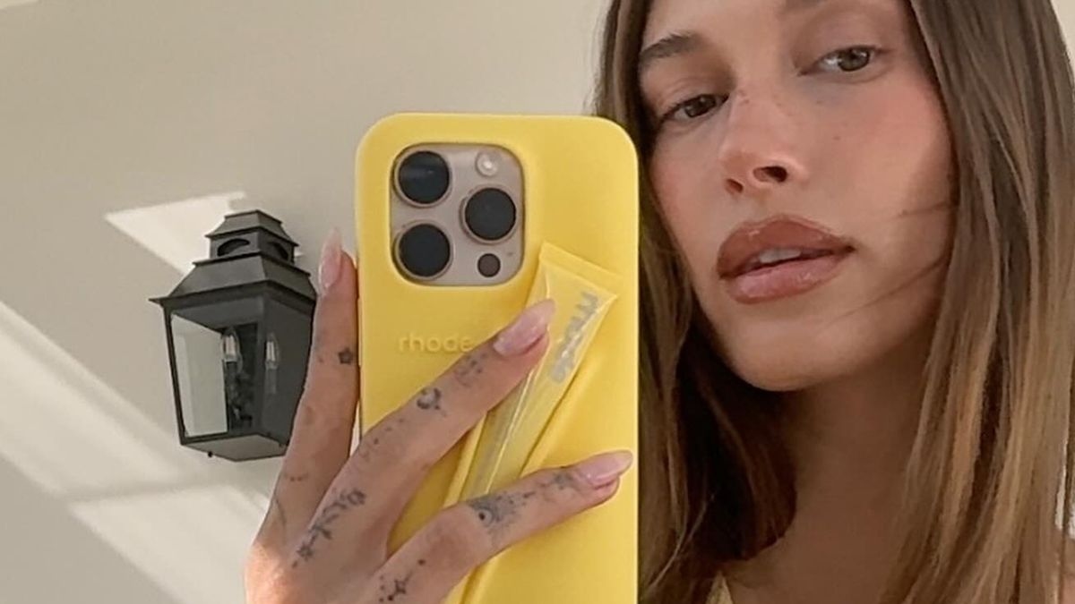 Hailey Bieber sagt, Buttergelb sei „ausgelutscht“ – lernen Sie stattdessen den Farbtrend kennen, den sie unterstützt