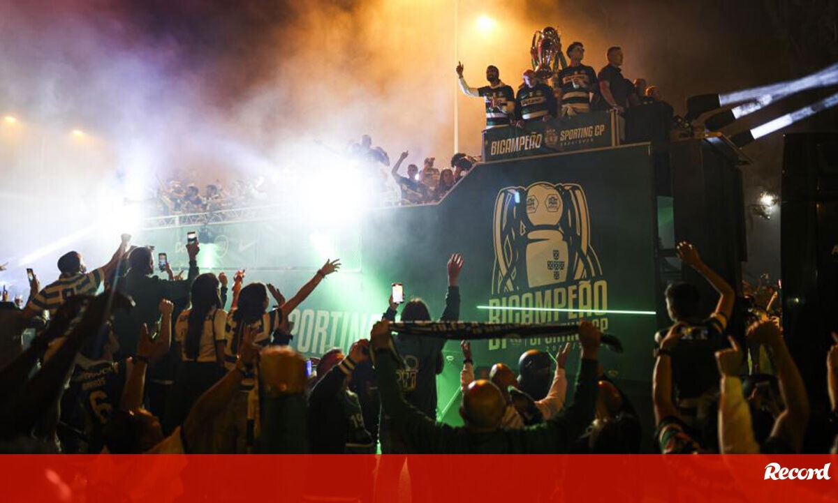 <![CDATA[ Sporting celebrou no Marquês de Pombal com milhares de adeptos: as imagens de uma noite histórica ]]>