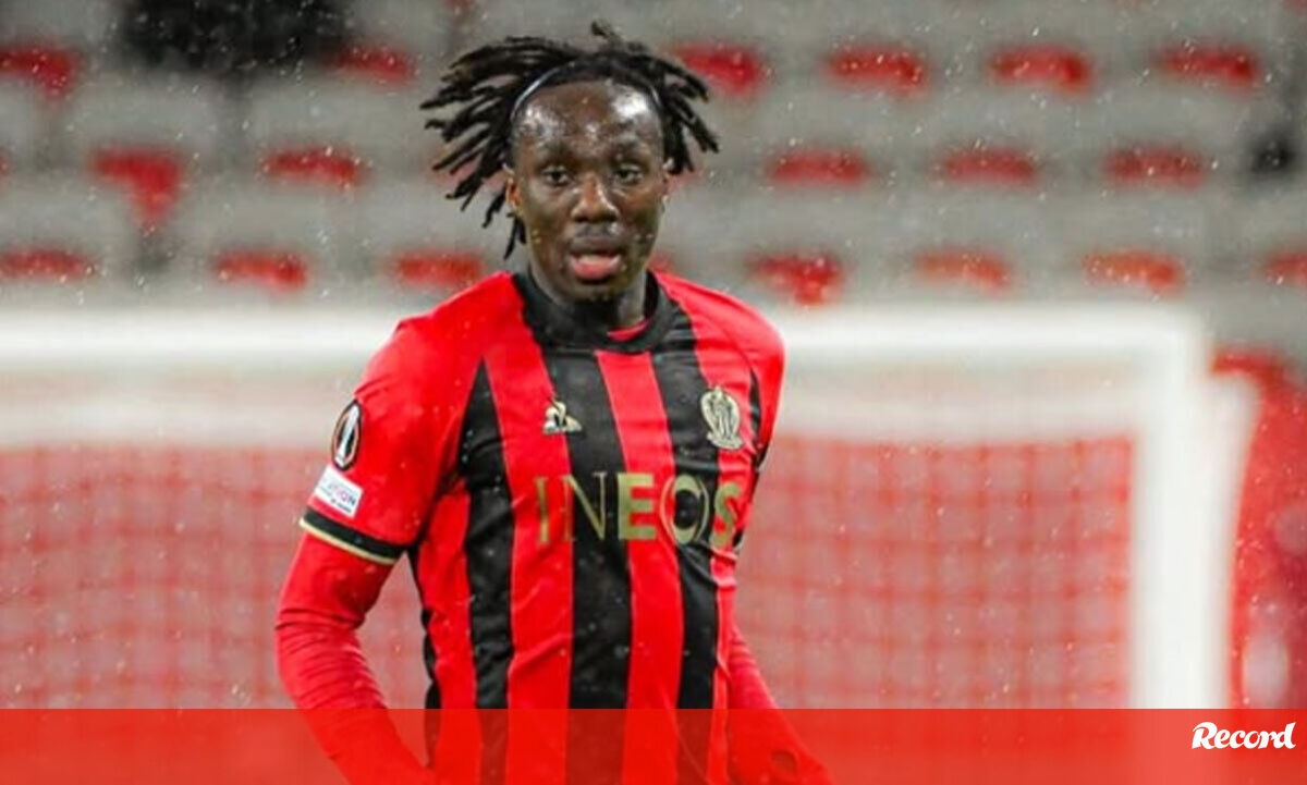 <![CDATA[ Nandjou chumba nos exames médicos e já não vai ser jogador do Alverca ]]>
