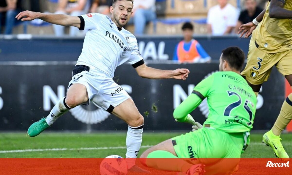 <![CDATA[ Rodrigo Pinheiro vinca influência no Famalicão ]]>