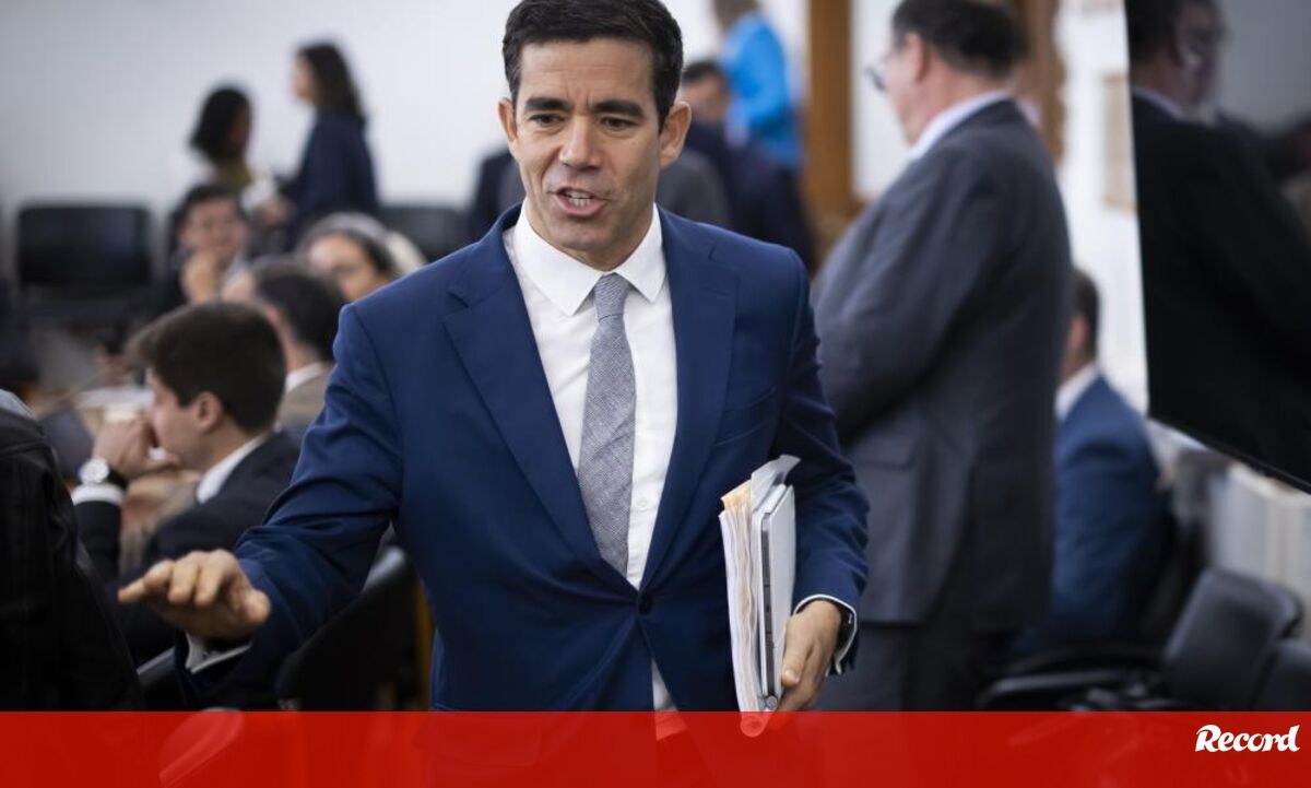 <![CDATA[ Polícia Judiciária faz buscas na casa cunhado do ministro Leitão Amaro ]]>