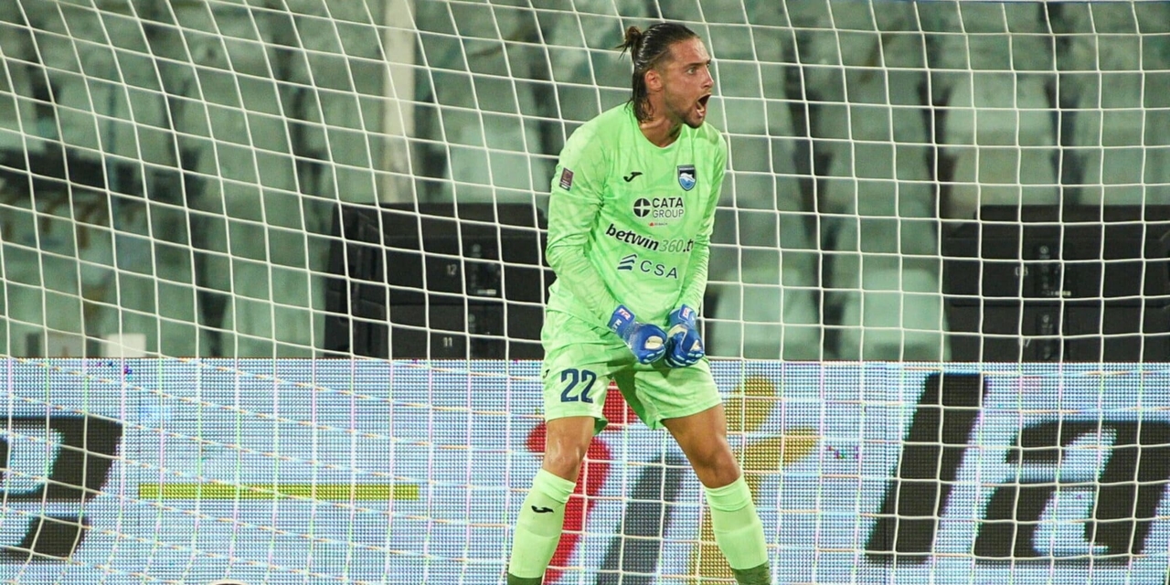 Plizzari inanılmaz! Pescara'yı Serie B'ye taşıyor ve üç penaltıyı kurtararak Ternana'yı eleştiriyor