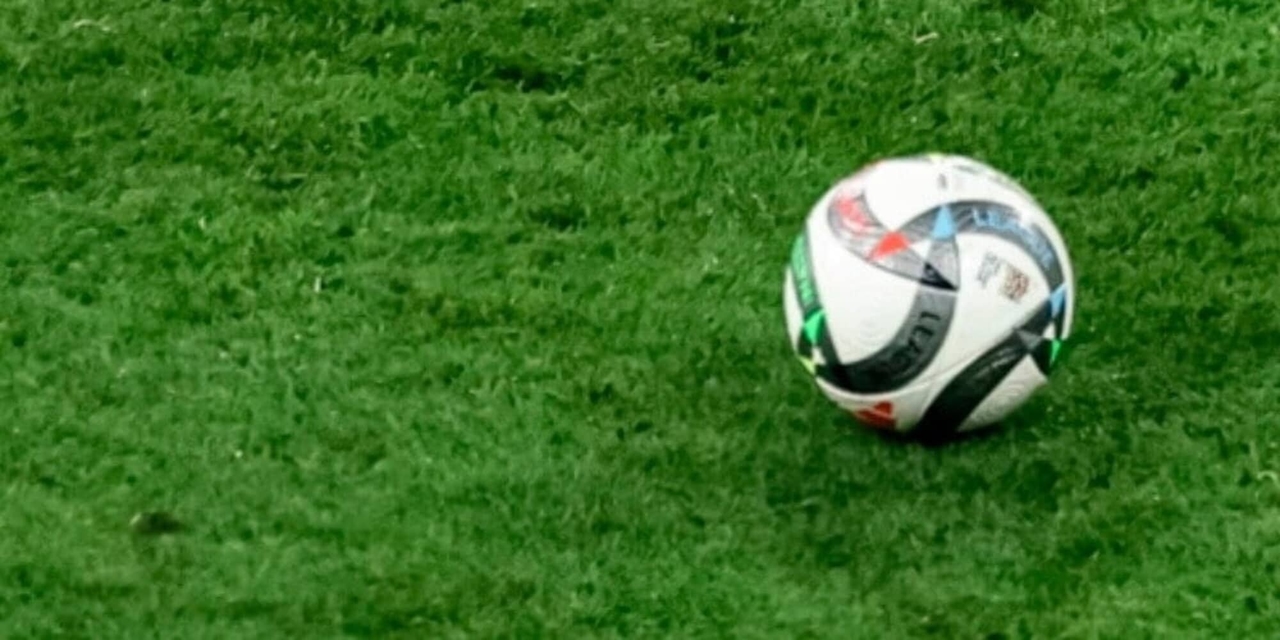 Portekiz-İspanya uzatma dakikalarında taraftar tribünden düştü: Ne oldu?