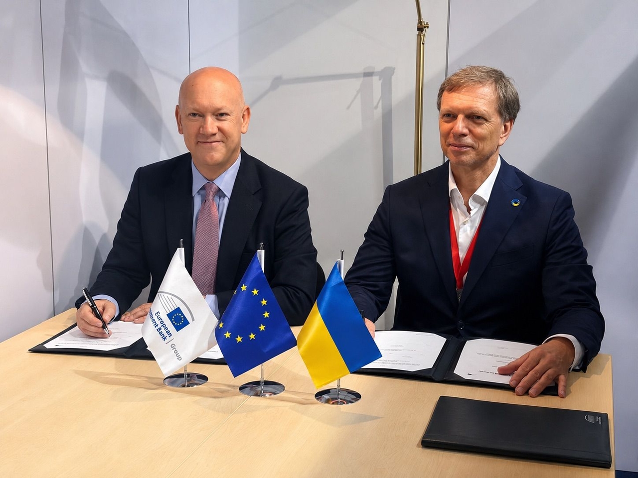 Ukrhydroenergo and EIB sign deal to support hydropower recovery project