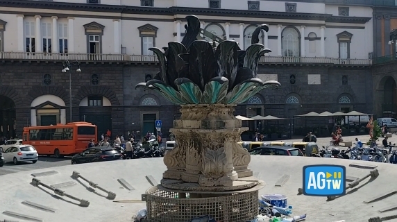 Carciofo Çeşmesi, Napoli'deki taraftarların saldırısı sonucu hasar gördü