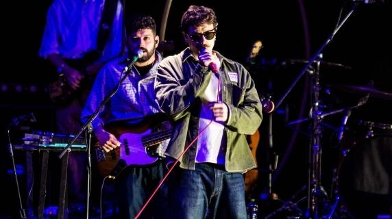 Franco126 Cavea'da konserde: Şarkıcı-şarkı yazarı Roma Yaz Festivali'ni «Futuri Possibili» turnesiyle açıyor