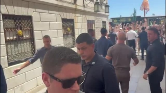 Bagno di folla per Bezos e Sanchez all'Harry's Bar