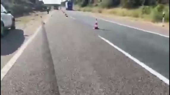 Le freinage et la voiture détruite la vidéo de la scène du drame | Quand les pneus peuvent-ils exploser ?