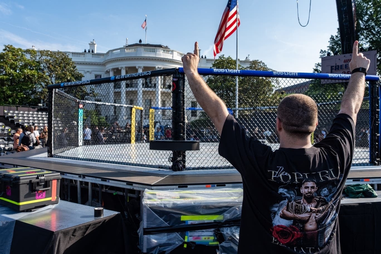 A UFC Cage Has Landed On The White House South Lawn