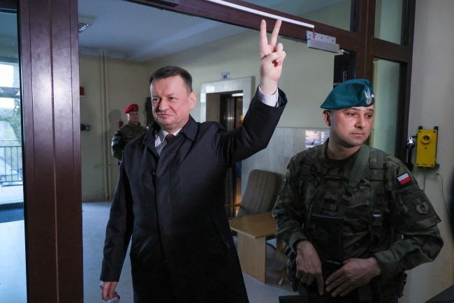 "Warta" planının bir kısmının gizliliğinin kaldırılmasıyla ilgili olarak Mariusz Błaszczak'ın da aralarında bulunduğu kişiler hakkında mahkemeye iddianame düzenlendi.