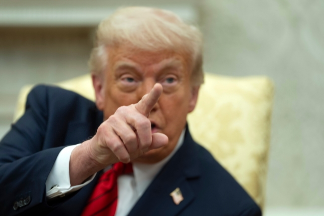 Trump: Walmart geçen yıl milyarlarca dolar kazandı. Fiyat artışlarının sebebini gümrük vergilerine bağlamayı bıraksınlar