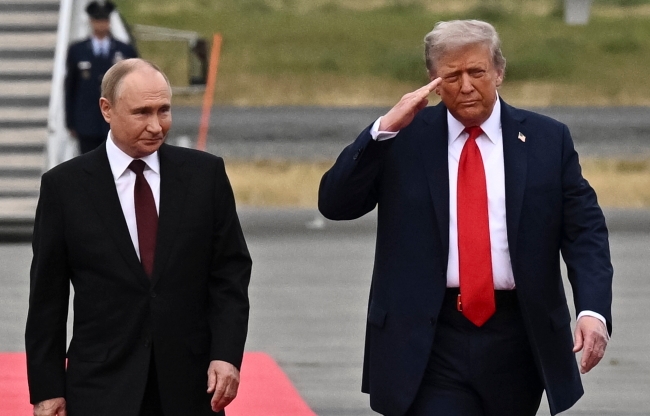 Exministro de Exteriores: Putin regresa victorioso de Alaska, pero Trump ha iniciado un proceso que debe conducir a la paz