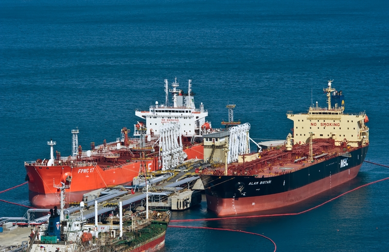 Глава Минфина: санкции сократят доходы России от нефти на 20–30 процентов