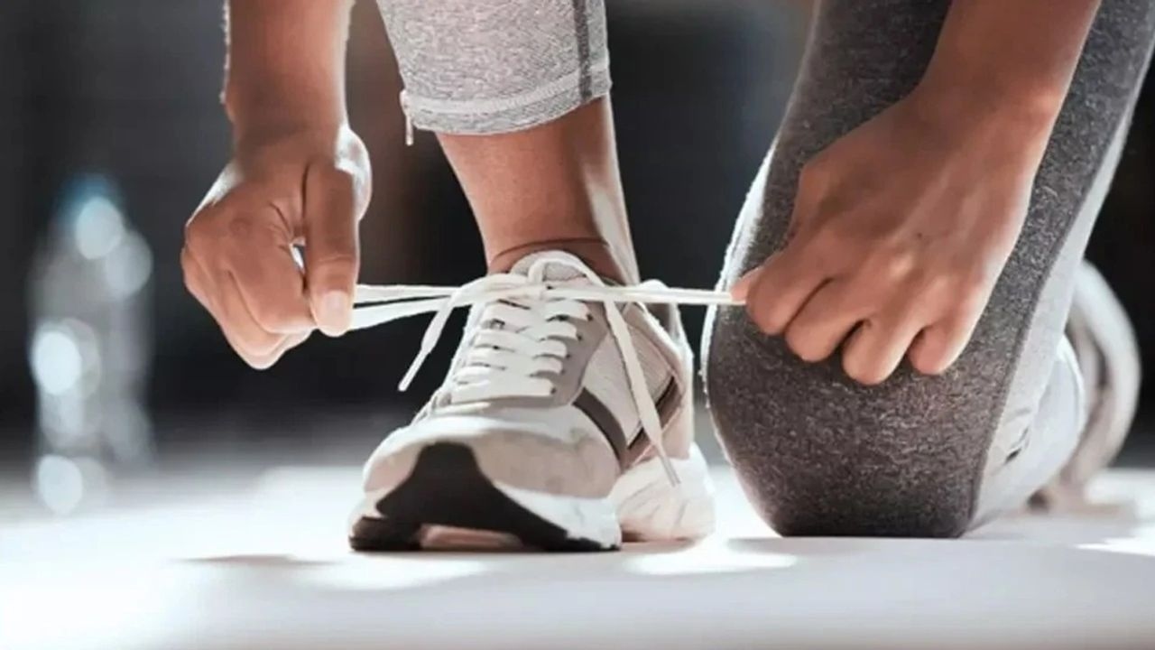 Pahalı spreylere son! Ayakkabı kokularını bu yöntemle yok edin!