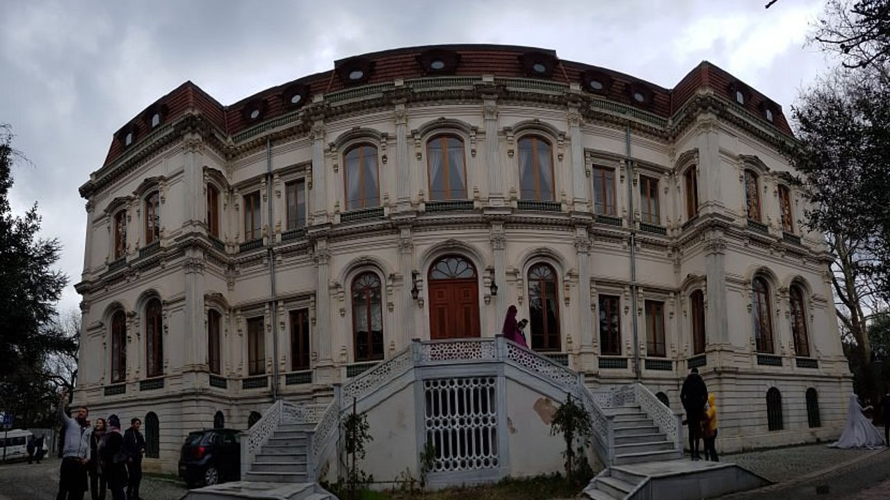 Where is Adile Sultan Pavilion? How do I get there? What is its historical significance?