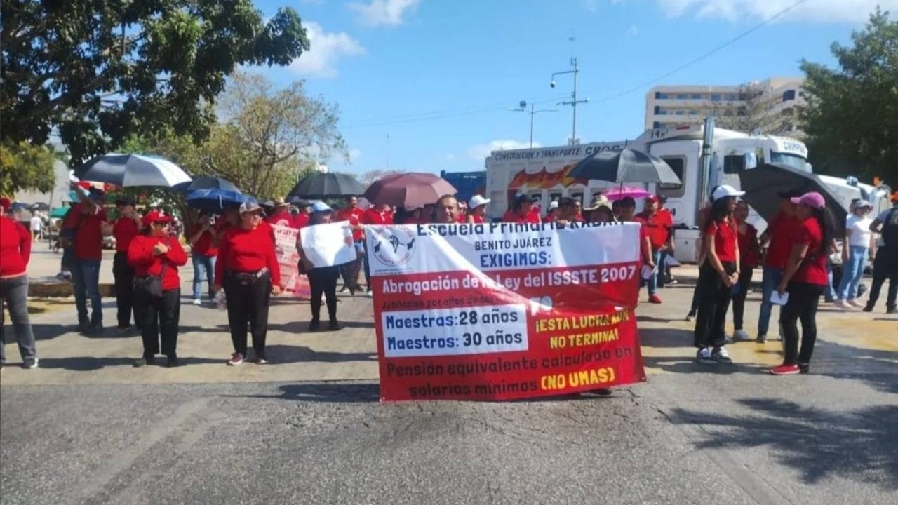 Will Quintana Roo teachers participate in the national strike on May 15?