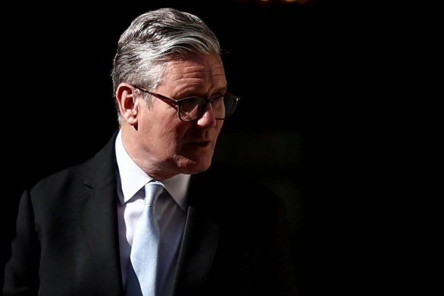 "Attacco alla nostra democrazia": Keir Starmer condanna gli incendi dolosi a lui collegati; L'indagine antiterrorismo avanza con un arresto
