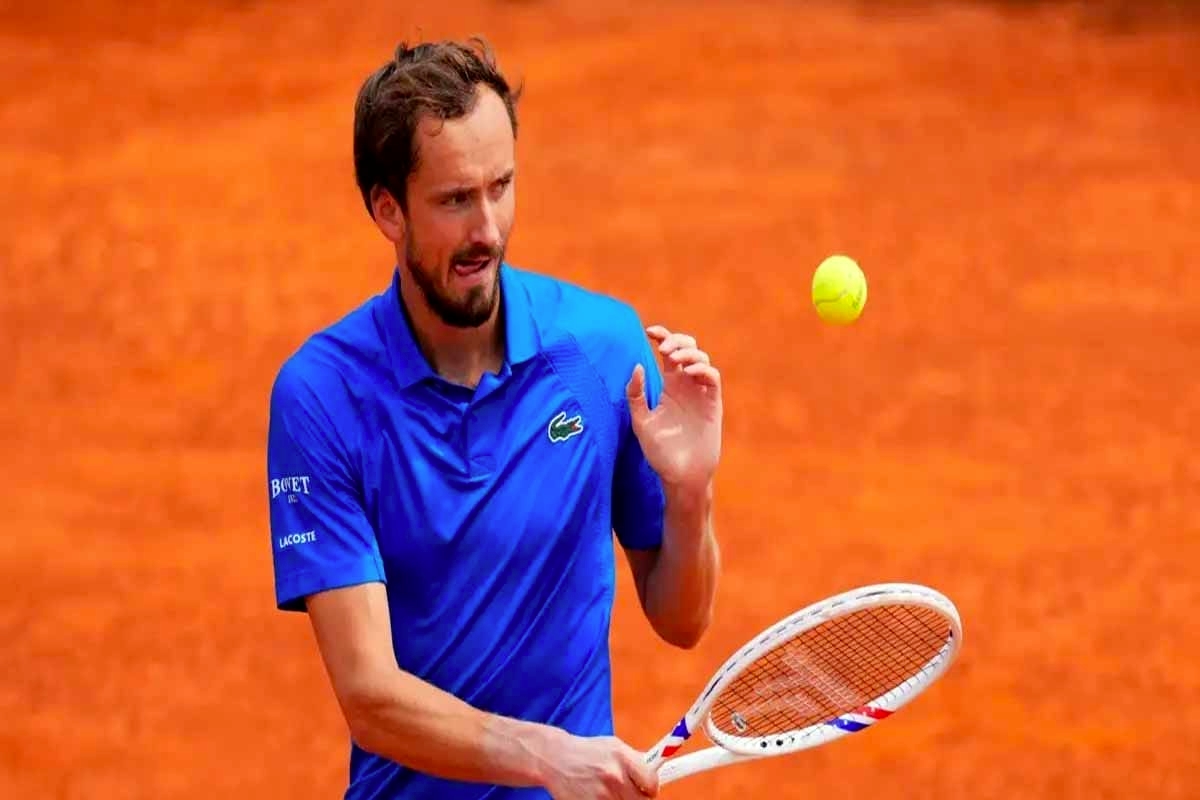 SCHANDAAL IN ROME! Medvedev barst uit in woede tegen de Italiaanse fans en zijn wedstrijd wordt stilgelegd tijdens Musetti's Match Point-wedstrijd.