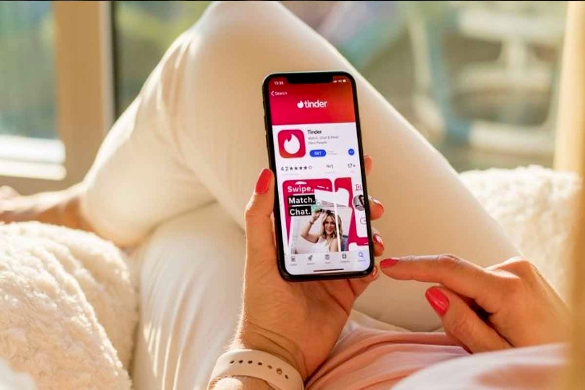 Tinder, Kalp Kırıklığını Devrimleştiriyor: Eski Sevgilinizin Anılarını "Atan" Tartışmalı Kamyonet Büyük Bir Kavgaya Neden Oluyor. Meksika'ya Gelecek mi?