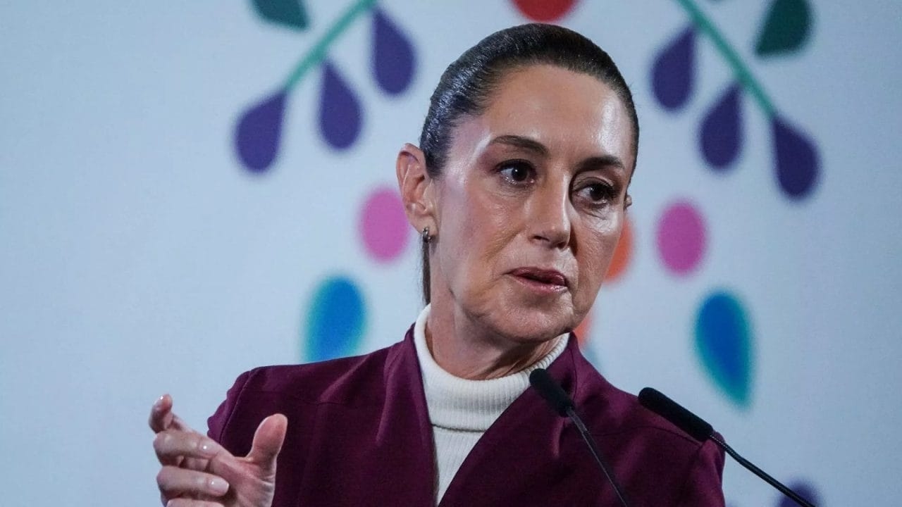 Sheinbaum dringt aan op kieshervorming: bezuinigingen op de INE en partijen op haar pad