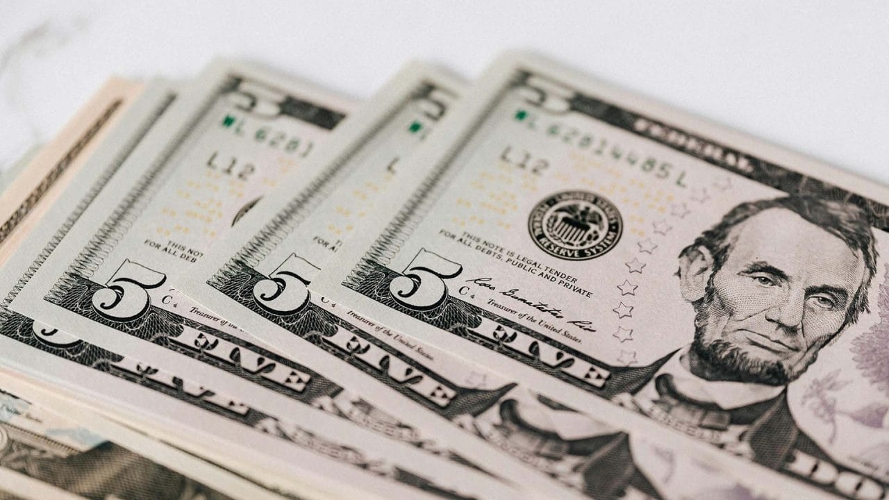 Dollar price today, August 16, 2025: Peso falls after Trump-Putin meeting