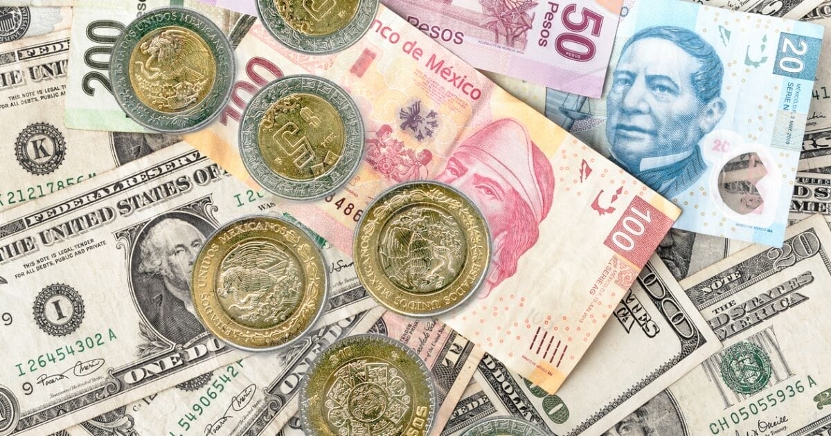Agosto fortalece o peso frente ao dólar com fechamento positivo do mercado