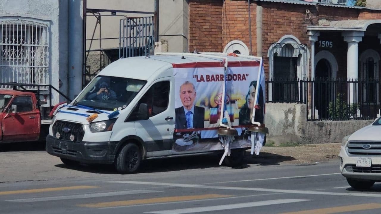 Durante a reportagem de Andrea Chávez: “La Barredora”, um grupo criminoso, aparece