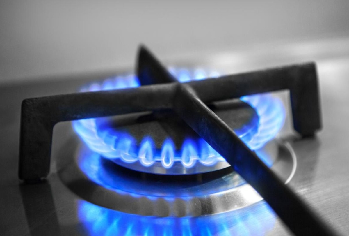 US NatGas Prices Climb 2% on Decline in Daily Output, Record LNG Flows