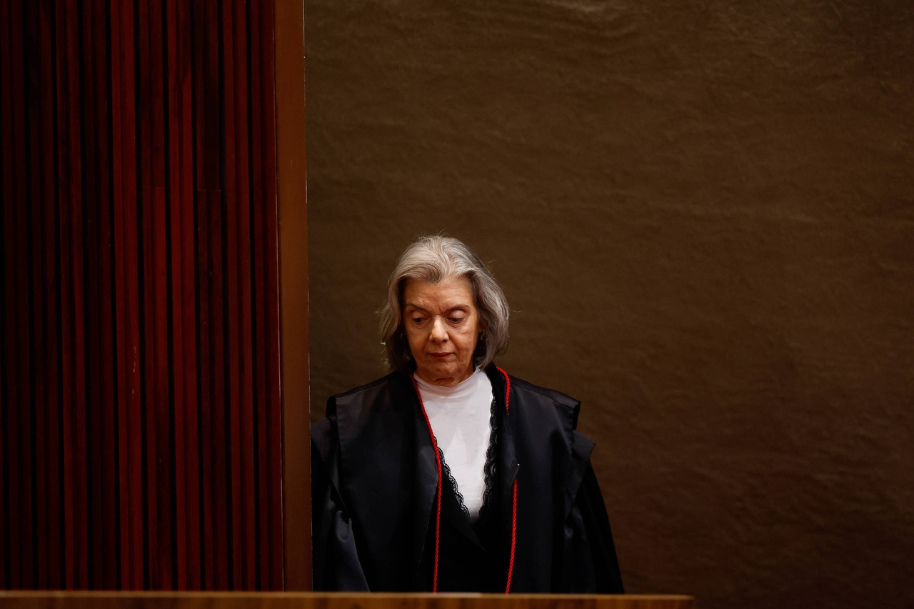 Cármen Lucia chega a 2º ano na presidência do TSE sob pressão para destravar pauta da corte