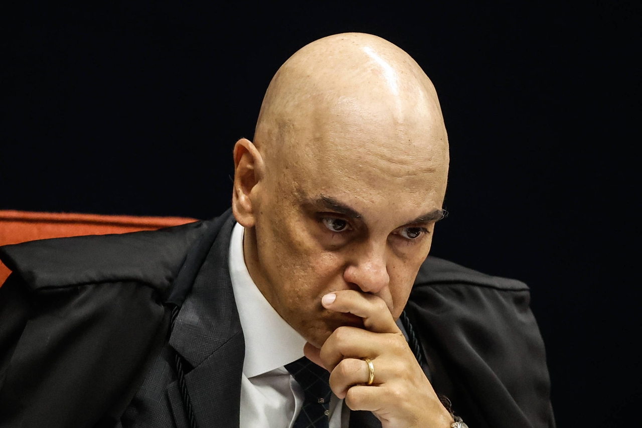 Mônica Bergamo: Prisão de Bolsonaro irrita ministros do STF, isola Moraes e pode ser reconsiderada
