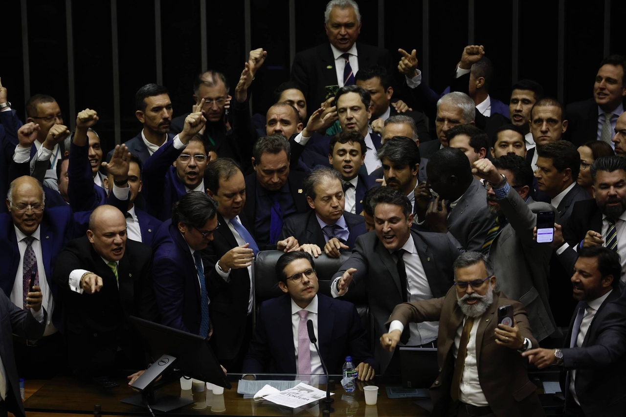 Motta riprende la presidenza della Camera sostenitrice di Bolsonaro dopo averci provato per 6 minuti; guarda