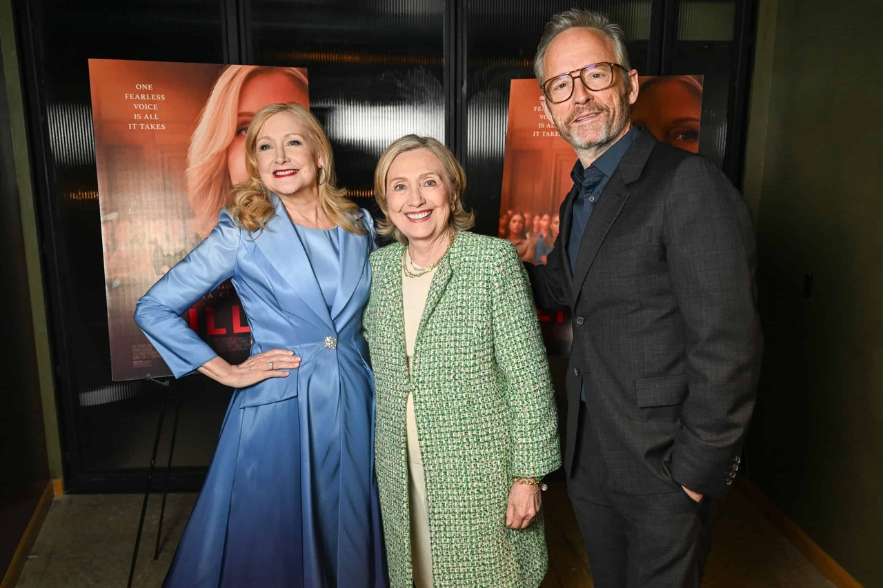 Hillary Clinton maakt verrassende verschijning bij de première van "Lilly" van Cinema Society