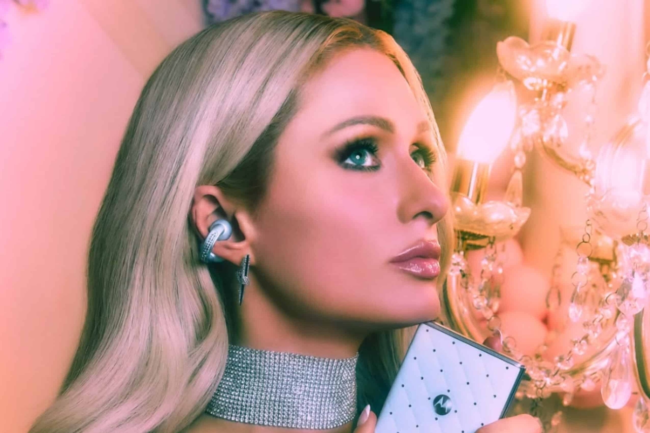 Paris Hilton verleiht ihrer „Sliving Mom“-Ära zusätzlichen Glanz