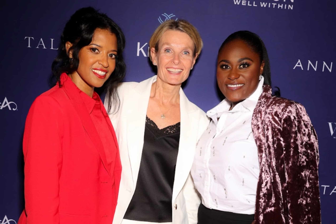 Des fêtes ! La maison de Noël de KnitWell, le dîner chic de MR PORTER et bien plus encore !