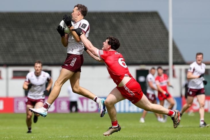 Tierney trifft in letzter Minute zweimal, als Galway gegen Derry ein Unentschieden erreicht