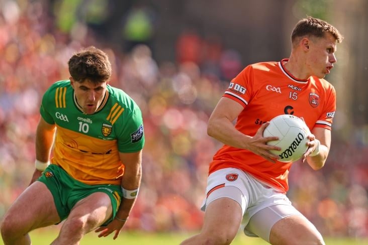 Rian O'Neill chega com o elenco do Armagh para a final do Ulster