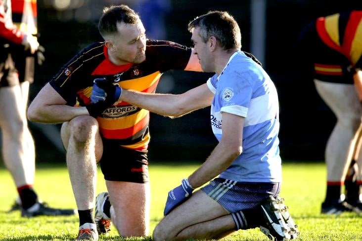 Se piden oraciones por el capitán ganador del All-Ireland, lesionado en un partido del club.
