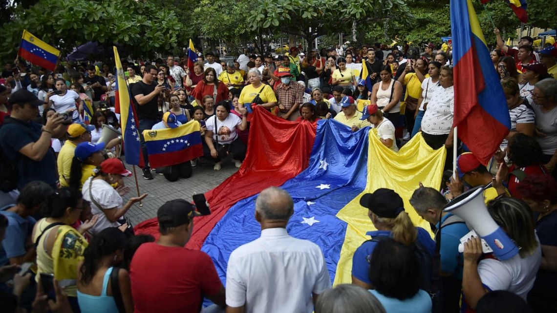 Hükümet, Caracas Büyükelçiliği'ne sığınan beş Venezuelalının ayrıldığını doğruladı: Milei, Trump'a teşekkür etti.