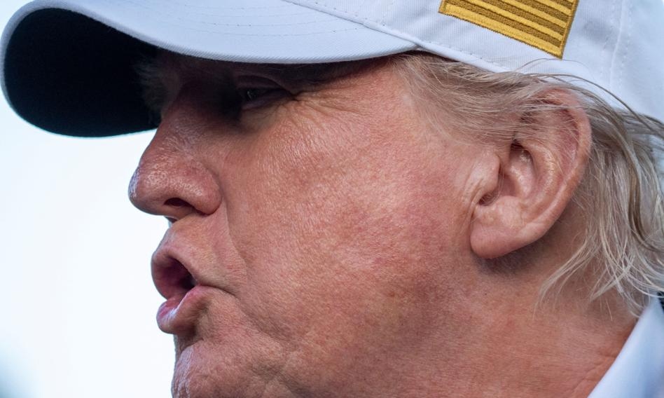 Trump ataca Powell e pede cortes nas taxas. "Ele provavelmente vai errar de novo"